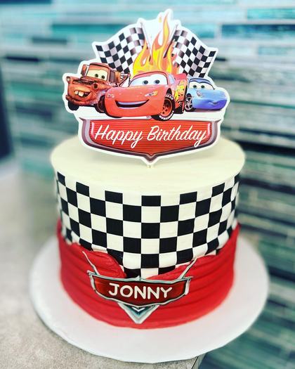 Jonny and the checkered flag, a custom cake made by Aya's Sweets