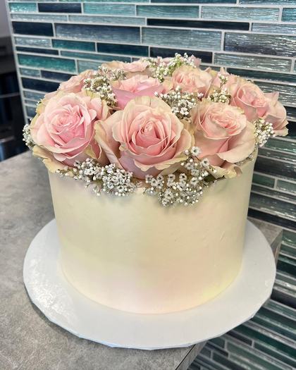 A crown of roses, a cake made by Aya's Sweets