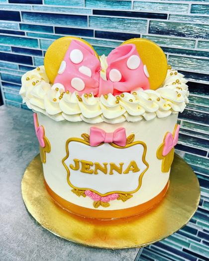 Jenna's bow, a custom cake made by Aya's Sweets